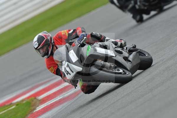 Motorcycle action photographs;Silverstone circuit;Silverstone photographs;Trackday digital images;event digital images;eventdigitalimages;no limits trackday;peter wileman photography;rockingham towcester northamptonshire;trackday;trackday photos