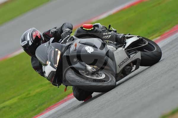 Motorcycle action photographs;Silverstone circuit;Silverstone photographs;Trackday digital images;event digital images;eventdigitalimages;no limits trackday;peter wileman photography;rockingham towcester northamptonshire;trackday;trackday photos