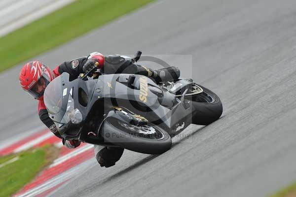Motorcycle action photographs;Silverstone circuit;Silverstone photographs;Trackday digital images;event digital images;eventdigitalimages;no limits trackday;peter wileman photography;rockingham towcester northamptonshire;trackday;trackday photos