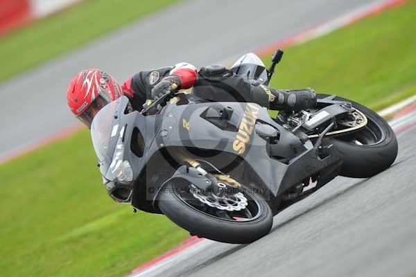 Motorcycle action photographs;Silverstone circuit;Silverstone photographs;Trackday digital images;event digital images;eventdigitalimages;no limits trackday;peter wileman photography;rockingham towcester northamptonshire;trackday;trackday photos