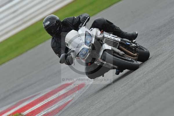 Motorcycle action photographs;Silverstone circuit;Silverstone photographs;Trackday digital images;event digital images;eventdigitalimages;no limits trackday;peter wileman photography;rockingham towcester northamptonshire;trackday;trackday photos