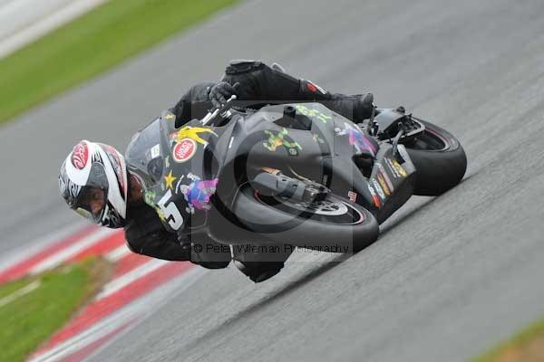 Motorcycle action photographs;Silverstone circuit;Silverstone photographs;Trackday digital images;event digital images;eventdigitalimages;no limits trackday;peter wileman photography;rockingham towcester northamptonshire;trackday;trackday photos