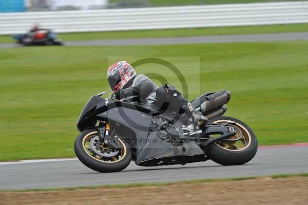 Motorcycle action photographs;Silverstone circuit;Silverstone photographs;Trackday digital images;event digital images;eventdigitalimages;no limits trackday;peter wileman photography;rockingham towcester northamptonshire;trackday;trackday photos