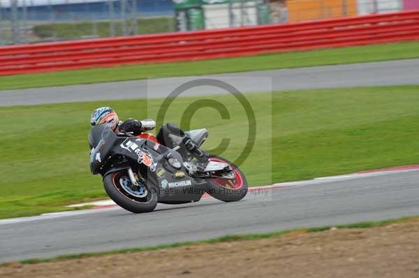 Motorcycle action photographs;Silverstone circuit;Silverstone photographs;Trackday digital images;event digital images;eventdigitalimages;no limits trackday;peter wileman photography;rockingham towcester northamptonshire;trackday;trackday photos