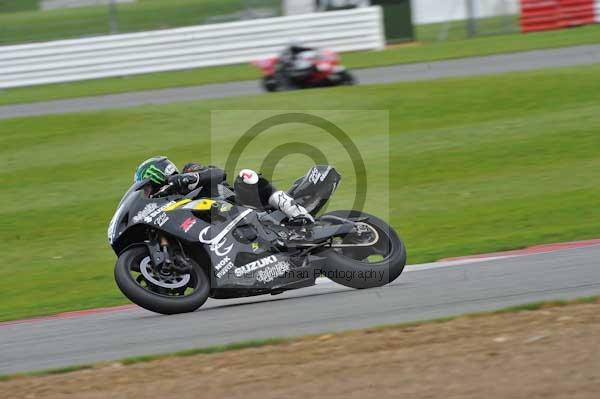 Motorcycle action photographs;Silverstone circuit;Silverstone photographs;Trackday digital images;event digital images;eventdigitalimages;no limits trackday;peter wileman photography;rockingham towcester northamptonshire;trackday;trackday photos