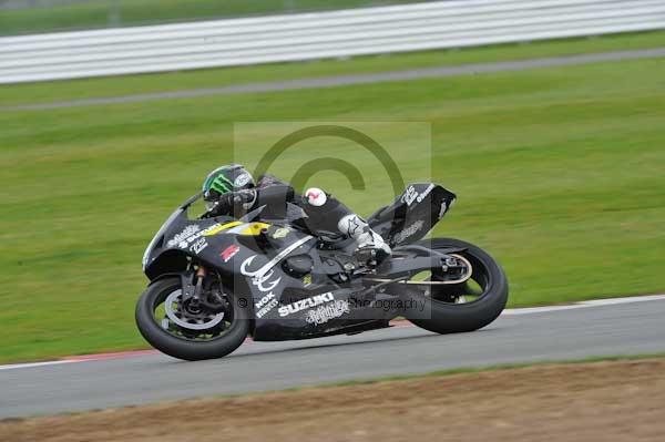 Motorcycle action photographs;Silverstone circuit;Silverstone photographs;Trackday digital images;event digital images;eventdigitalimages;no limits trackday;peter wileman photography;rockingham towcester northamptonshire;trackday;trackday photos