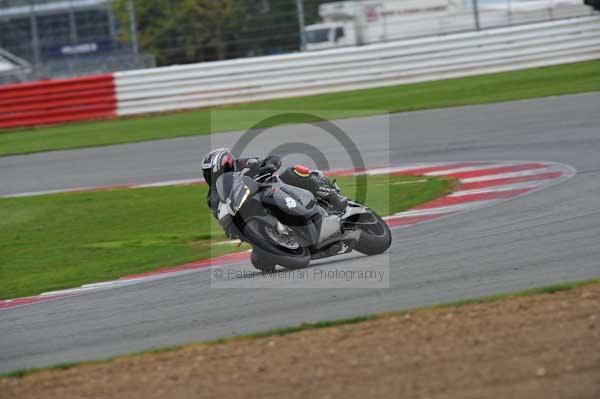 Motorcycle action photographs;Silverstone circuit;Silverstone photographs;Trackday digital images;event digital images;eventdigitalimages;no limits trackday;peter wileman photography;rockingham towcester northamptonshire;trackday;trackday photos
