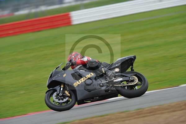 Motorcycle action photographs;Silverstone circuit;Silverstone photographs;Trackday digital images;event digital images;eventdigitalimages;no limits trackday;peter wileman photography;rockingham towcester northamptonshire;trackday;trackday photos