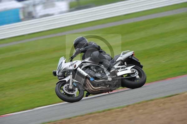Motorcycle action photographs;Silverstone circuit;Silverstone photographs;Trackday digital images;event digital images;eventdigitalimages;no limits trackday;peter wileman photography;rockingham towcester northamptonshire;trackday;trackday photos