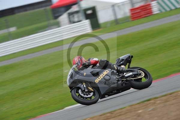 Motorcycle action photographs;Silverstone circuit;Silverstone photographs;Trackday digital images;event digital images;eventdigitalimages;no limits trackday;peter wileman photography;rockingham towcester northamptonshire;trackday;trackday photos