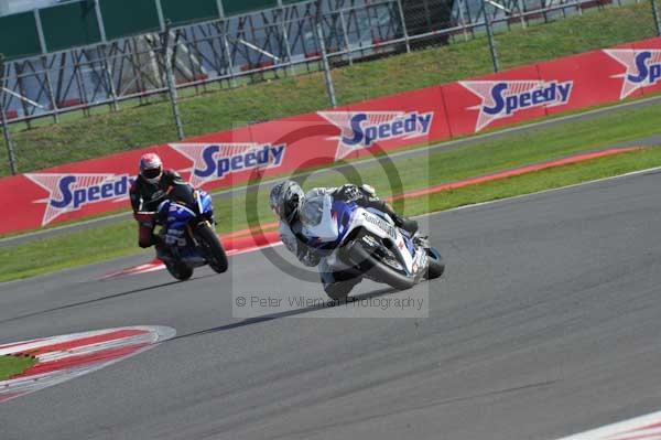 Motorcycle action photographs;Silverstone circuit;Silverstone photographs;Trackday digital images;event digital images;eventdigitalimages;no limits trackday;peter wileman photography;rockingham towcester northamptonshire;trackday;trackday photos