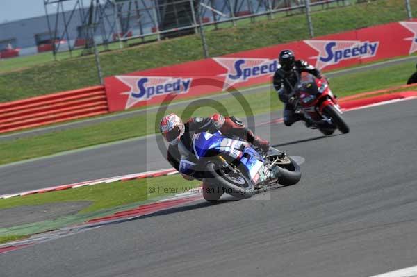 Motorcycle action photographs;Silverstone circuit;Silverstone photographs;Trackday digital images;event digital images;eventdigitalimages;no limits trackday;peter wileman photography;rockingham towcester northamptonshire;trackday;trackday photos