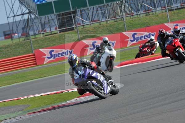 Motorcycle action photographs;Silverstone circuit;Silverstone photographs;Trackday digital images;event digital images;eventdigitalimages;no limits trackday;peter wileman photography;rockingham towcester northamptonshire;trackday;trackday photos