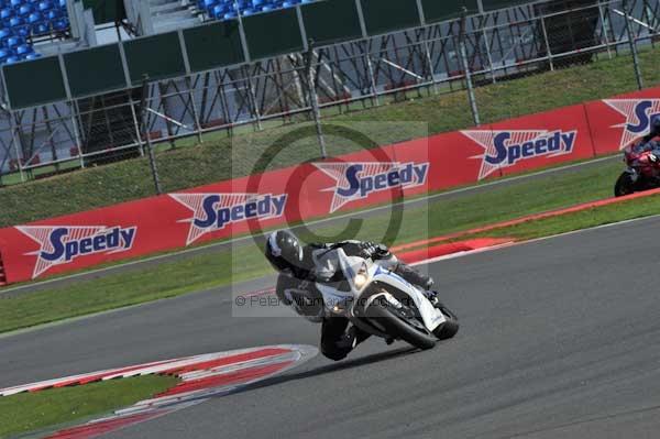 Motorcycle action photographs;Silverstone circuit;Silverstone photographs;Trackday digital images;event digital images;eventdigitalimages;no limits trackday;peter wileman photography;rockingham towcester northamptonshire;trackday;trackday photos