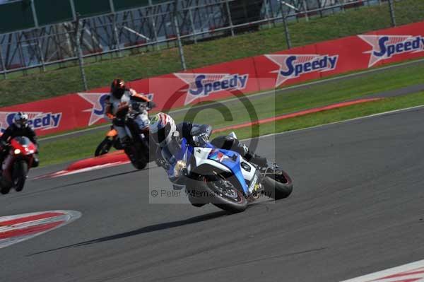 Motorcycle action photographs;Silverstone circuit;Silverstone photographs;Trackday digital images;event digital images;eventdigitalimages;no limits trackday;peter wileman photography;rockingham towcester northamptonshire;trackday;trackday photos