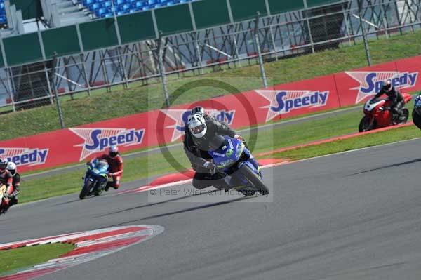 Motorcycle action photographs;Silverstone circuit;Silverstone photographs;Trackday digital images;event digital images;eventdigitalimages;no limits trackday;peter wileman photography;rockingham towcester northamptonshire;trackday;trackday photos