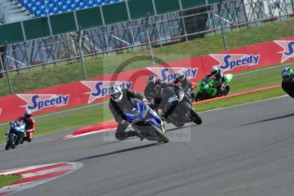 Motorcycle action photographs;Silverstone circuit;Silverstone photographs;Trackday digital images;event digital images;eventdigitalimages;no limits trackday;peter wileman photography;rockingham towcester northamptonshire;trackday;trackday photos