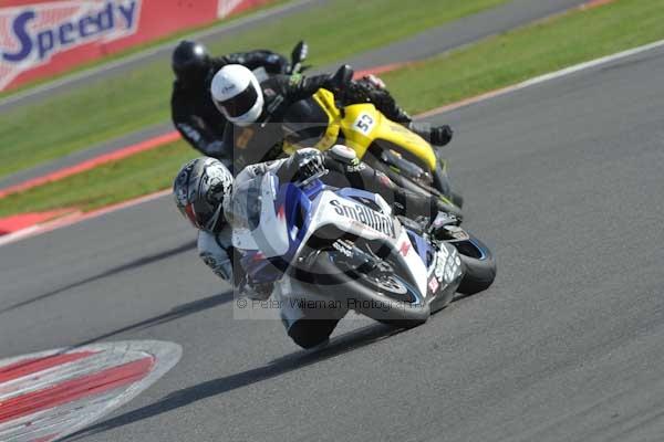 Motorcycle action photographs;Silverstone circuit;Silverstone photographs;Trackday digital images;event digital images;eventdigitalimages;no limits trackday;peter wileman photography;rockingham towcester northamptonshire;trackday;trackday photos