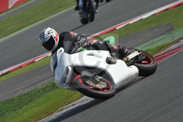Motorcycle action photographs;Silverstone circuit;Silverstone photographs;Trackday digital images;event digital images;eventdigitalimages;no limits trackday;peter wileman photography;rockingham towcester northamptonshire;trackday;trackday photos