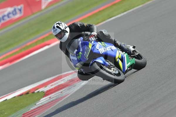 Motorcycle action photographs;Silverstone circuit;Silverstone photographs;Trackday digital images;event digital images;eventdigitalimages;no limits trackday;peter wileman photography;rockingham towcester northamptonshire;trackday;trackday photos