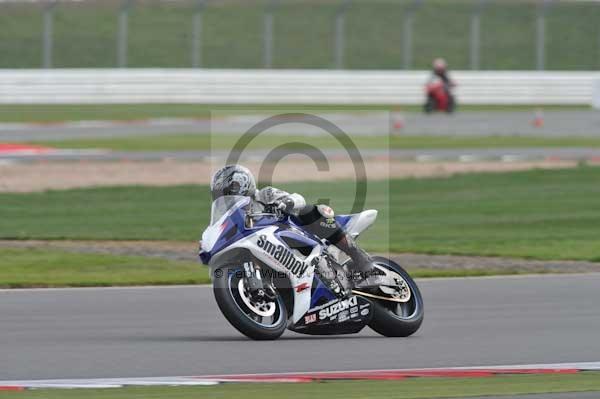 Motorcycle action photographs;Silverstone circuit;Silverstone photographs;Trackday digital images;event digital images;eventdigitalimages;no limits trackday;peter wileman photography;rockingham towcester northamptonshire;trackday;trackday photos