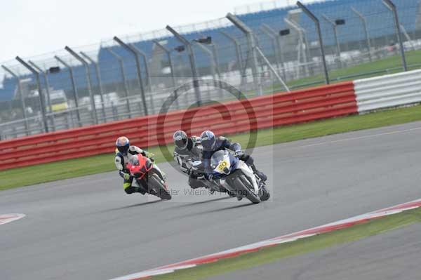 Motorcycle action photographs;Silverstone circuit;Silverstone photographs;Trackday digital images;event digital images;eventdigitalimages;no limits trackday;peter wileman photography;rockingham towcester northamptonshire;trackday;trackday photos