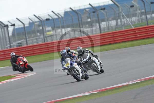 Motorcycle action photographs;Silverstone circuit;Silverstone photographs;Trackday digital images;event digital images;eventdigitalimages;no limits trackday;peter wileman photography;rockingham towcester northamptonshire;trackday;trackday photos