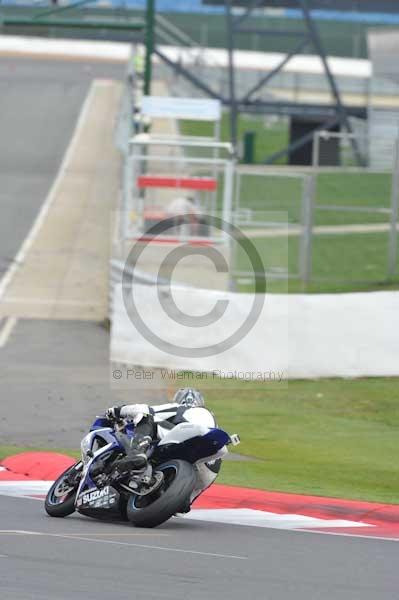 Motorcycle action photographs;Silverstone circuit;Silverstone photographs;Trackday digital images;event digital images;eventdigitalimages;no limits trackday;peter wileman photography;rockingham towcester northamptonshire;trackday;trackday photos