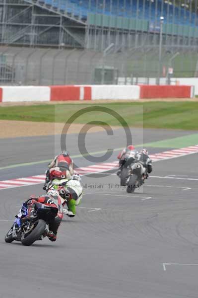 Motorcycle action photographs;Silverstone circuit;Silverstone photographs;Trackday digital images;event digital images;eventdigitalimages;no limits trackday;peter wileman photography;rockingham towcester northamptonshire;trackday;trackday photos
