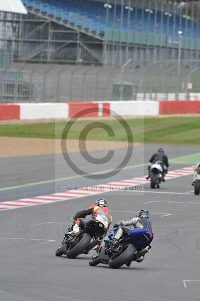 Motorcycle action photographs;Silverstone circuit;Silverstone photographs;Trackday digital images;event digital images;eventdigitalimages;no limits trackday;peter wileman photography;rockingham towcester northamptonshire;trackday;trackday photos