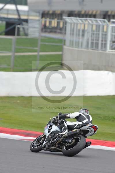 Motorcycle action photographs;Silverstone circuit;Silverstone photographs;Trackday digital images;event digital images;eventdigitalimages;no limits trackday;peter wileman photography;rockingham towcester northamptonshire;trackday;trackday photos