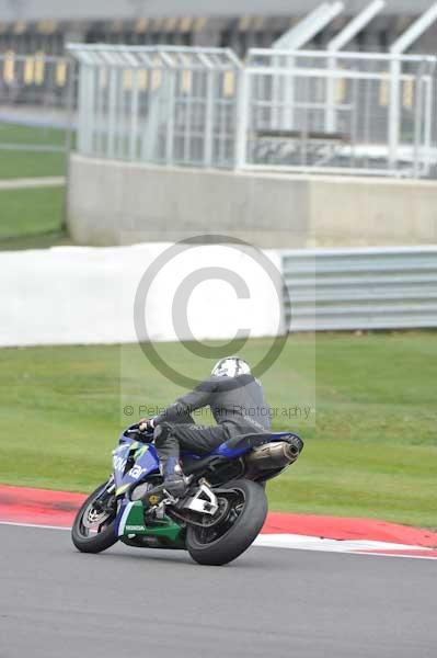 Motorcycle action photographs;Silverstone circuit;Silverstone photographs;Trackday digital images;event digital images;eventdigitalimages;no limits trackday;peter wileman photography;rockingham towcester northamptonshire;trackday;trackday photos