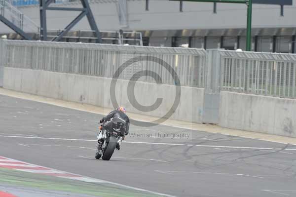 Motorcycle action photographs;Silverstone circuit;Silverstone photographs;Trackday digital images;event digital images;eventdigitalimages;no limits trackday;peter wileman photography;rockingham towcester northamptonshire;trackday;trackday photos