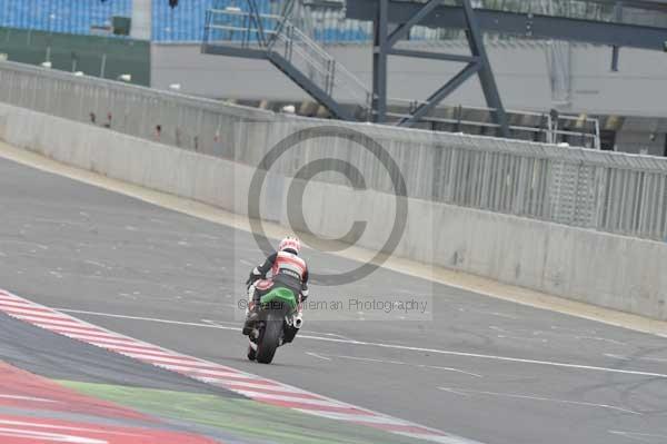 Motorcycle action photographs;Silverstone circuit;Silverstone photographs;Trackday digital images;event digital images;eventdigitalimages;no limits trackday;peter wileman photography;rockingham towcester northamptonshire;trackday;trackday photos