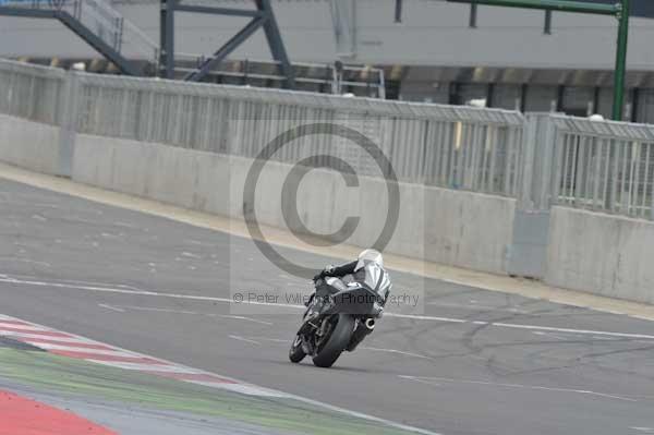 Motorcycle action photographs;Silverstone circuit;Silverstone photographs;Trackday digital images;event digital images;eventdigitalimages;no limits trackday;peter wileman photography;rockingham towcester northamptonshire;trackday;trackday photos