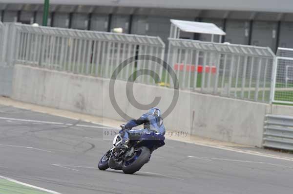 Motorcycle action photographs;Silverstone circuit;Silverstone photographs;Trackday digital images;event digital images;eventdigitalimages;no limits trackday;peter wileman photography;rockingham towcester northamptonshire;trackday;trackday photos