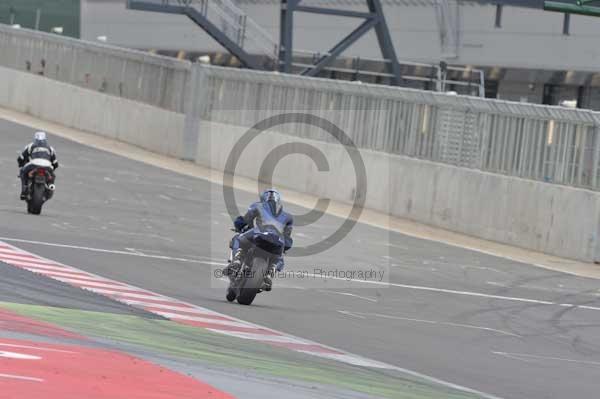 Motorcycle action photographs;Silverstone circuit;Silverstone photographs;Trackday digital images;event digital images;eventdigitalimages;no limits trackday;peter wileman photography;rockingham towcester northamptonshire;trackday;trackday photos