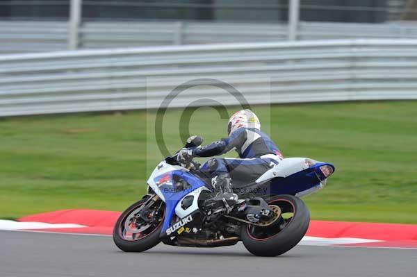 Motorcycle action photographs;Silverstone circuit;Silverstone photographs;Trackday digital images;event digital images;eventdigitalimages;no limits trackday;peter wileman photography;rockingham towcester northamptonshire;trackday;trackday photos