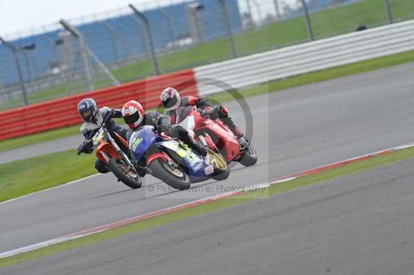 Motorcycle action photographs;Silverstone circuit;Silverstone photographs;Trackday digital images;event digital images;eventdigitalimages;no limits trackday;peter wileman photography;rockingham towcester northamptonshire;trackday;trackday photos