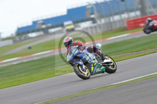Motorcycle action photographs;Silverstone circuit;Silverstone photographs;Trackday digital images;event digital images;eventdigitalimages;no limits trackday;peter wileman photography;rockingham towcester northamptonshire;trackday;trackday photos