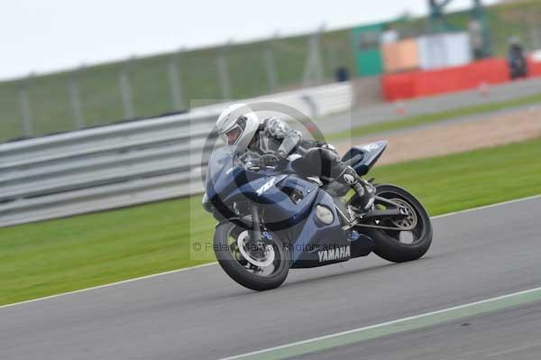 Motorcycle action photographs;Silverstone circuit;Silverstone photographs;Trackday digital images;event digital images;eventdigitalimages;no limits trackday;peter wileman photography;rockingham towcester northamptonshire;trackday;trackday photos