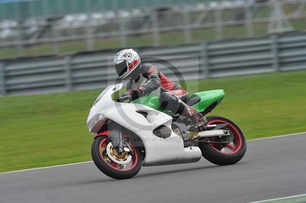 Motorcycle action photographs;Silverstone circuit;Silverstone photographs;Trackday digital images;event digital images;eventdigitalimages;no limits trackday;peter wileman photography;rockingham towcester northamptonshire;trackday;trackday photos