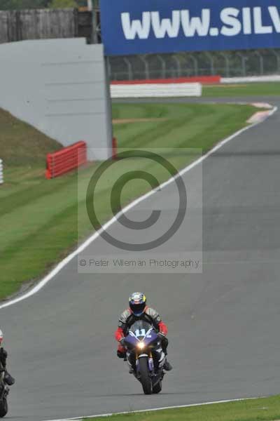 Motorcycle action photographs;Silverstone circuit;Silverstone photographs;Trackday digital images;event digital images;eventdigitalimages;no limits trackday;peter wileman photography;rockingham towcester northamptonshire;trackday;trackday photos
