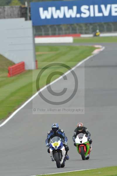 Motorcycle action photographs;Silverstone circuit;Silverstone photographs;Trackday digital images;event digital images;eventdigitalimages;no limits trackday;peter wileman photography;rockingham towcester northamptonshire;trackday;trackday photos