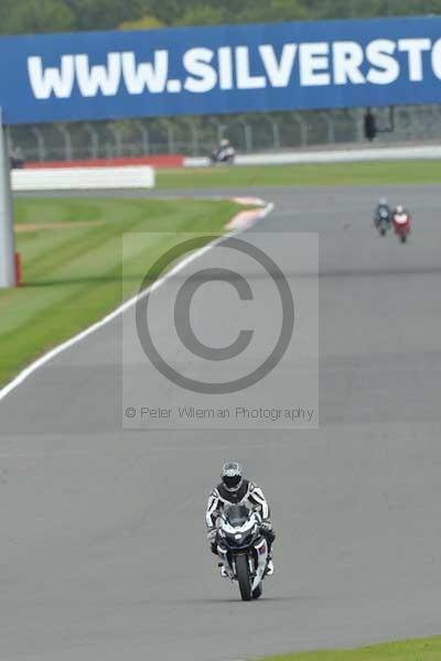 Motorcycle action photographs;Silverstone circuit;Silverstone photographs;Trackday digital images;event digital images;eventdigitalimages;no limits trackday;peter wileman photography;rockingham towcester northamptonshire;trackday;trackday photos