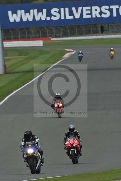 Motorcycle action photographs;Silverstone circuit;Silverstone photographs;Trackday digital images;event digital images;eventdigitalimages;no limits trackday;peter wileman photography;rockingham towcester northamptonshire;trackday;trackday photos