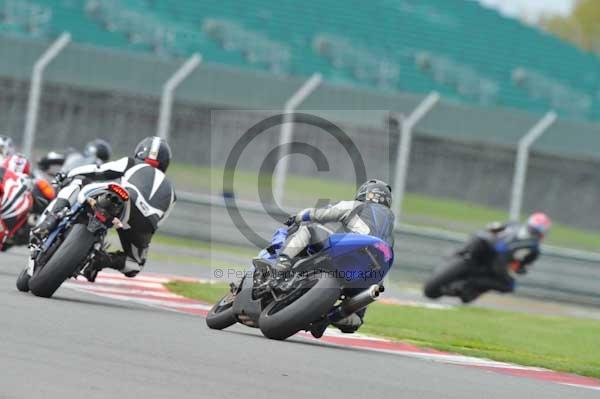Motorcycle action photographs;Silverstone circuit;Silverstone photographs;Trackday digital images;event digital images;eventdigitalimages;no limits trackday;peter wileman photography;rockingham towcester northamptonshire;trackday;trackday photos