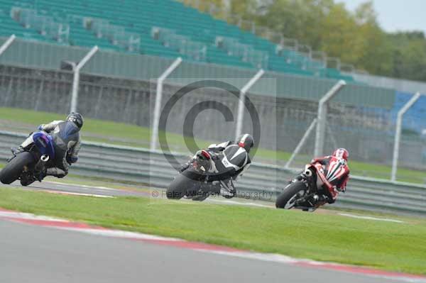 Motorcycle action photographs;Silverstone circuit;Silverstone photographs;Trackday digital images;event digital images;eventdigitalimages;no limits trackday;peter wileman photography;rockingham towcester northamptonshire;trackday;trackday photos
