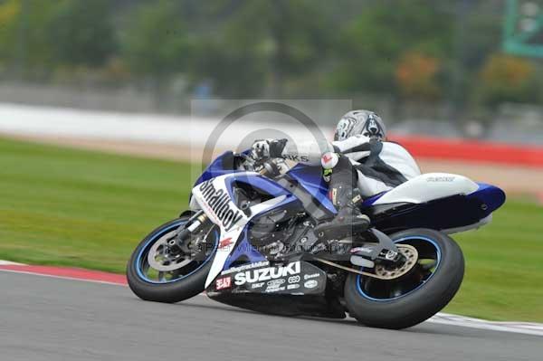 Motorcycle action photographs;Silverstone circuit;Silverstone photographs;Trackday digital images;event digital images;eventdigitalimages;no limits trackday;peter wileman photography;rockingham towcester northamptonshire;trackday;trackday photos