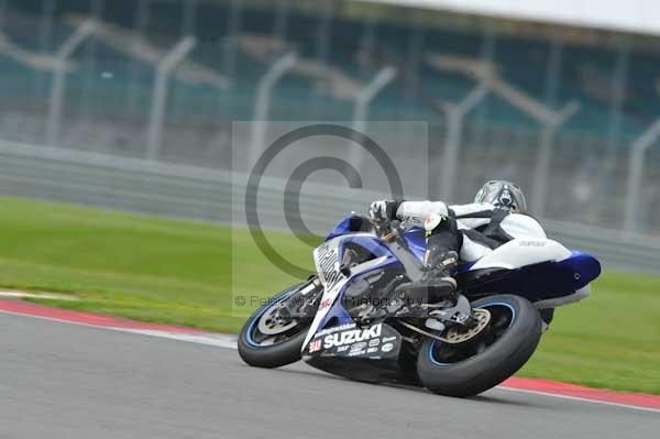 Motorcycle action photographs;Silverstone circuit;Silverstone photographs;Trackday digital images;event digital images;eventdigitalimages;no limits trackday;peter wileman photography;rockingham towcester northamptonshire;trackday;trackday photos